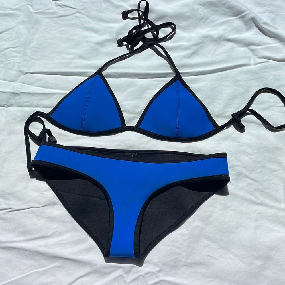 Triangle bathing suit set